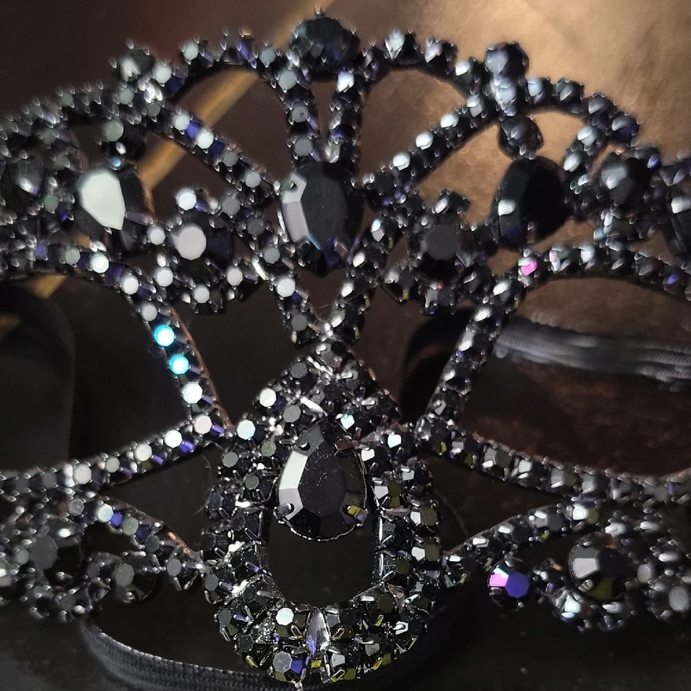 Elegant Black Rhinestone Face Mask